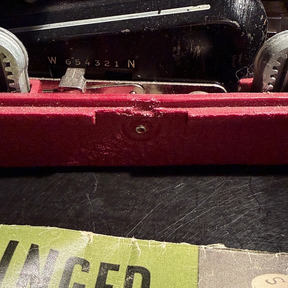 Vintage Singer Buttonholer with Red Case - Picture 5 of 5